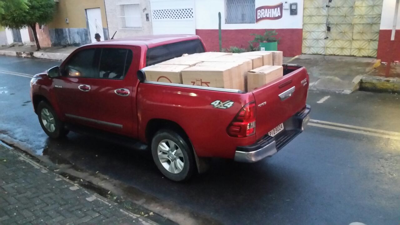Veículo com carga de cigarros contrabandeados