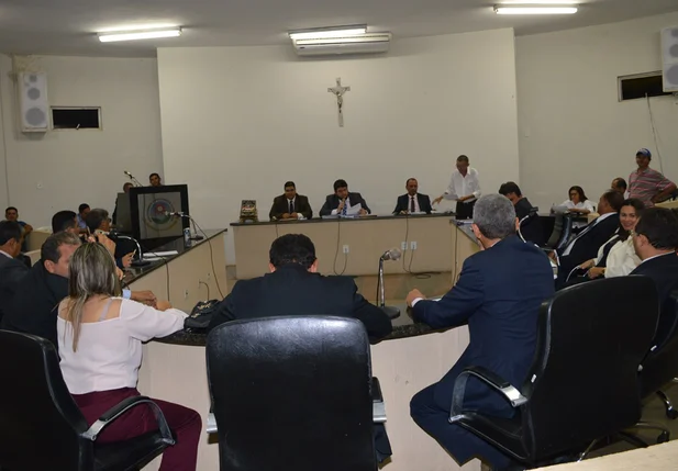 Câmara de Picos aprova 19 requerimentos na primeira sessão ordinária do ano