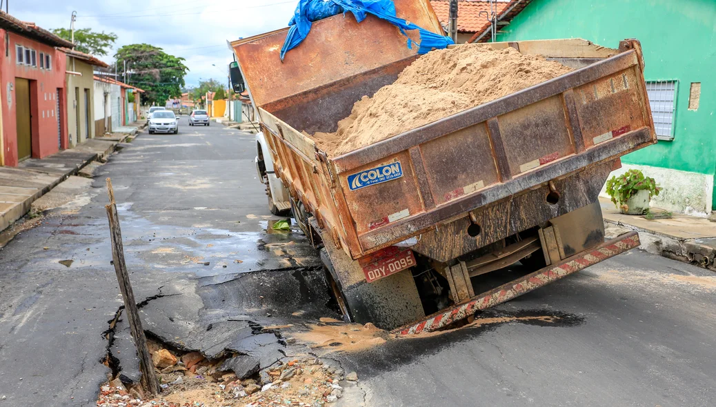 Os moradores já havia reclamado do buraco