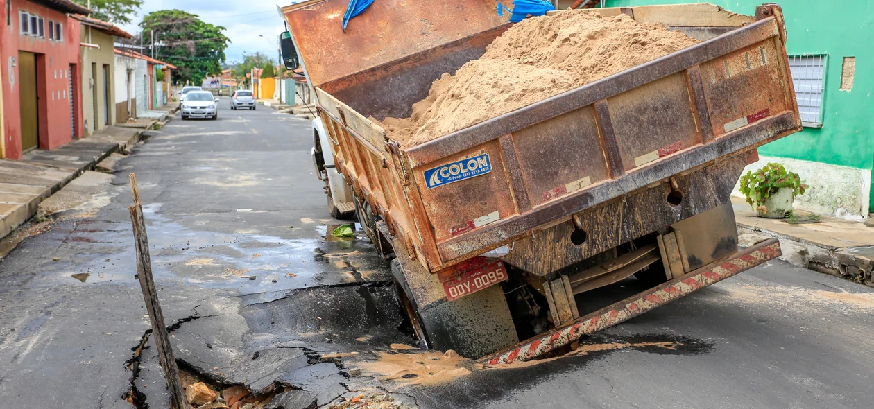 Os moradores já havia reclamado do buraco