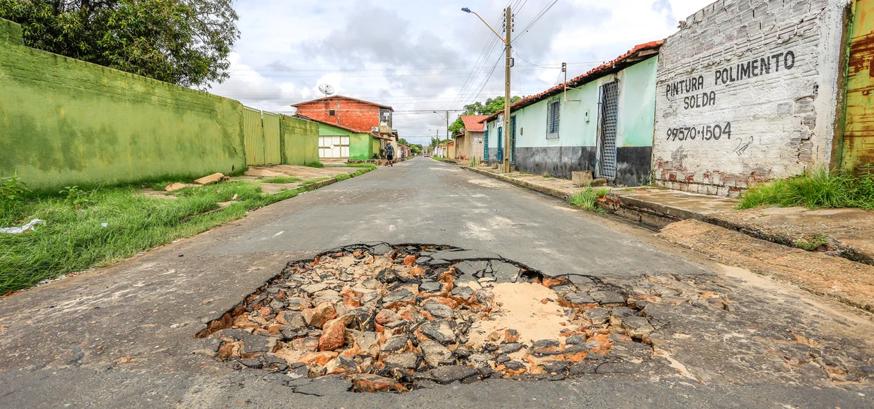 Outro buraco foi encontrado na quadra 250 do bairro Dirceu II