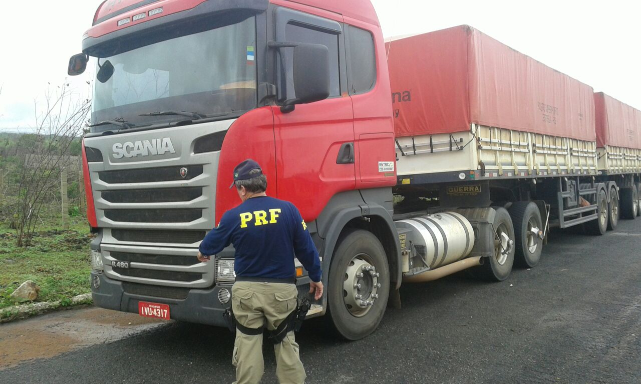 Carreta foi roubada no estado do Paraná