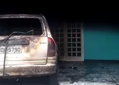 Veículo ficou destruído 