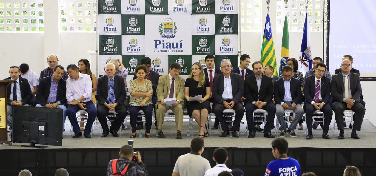 Autoridades presentes na inauguração