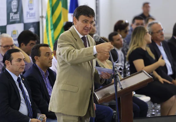 Wellington inaugura Centro de Educação Profissional no Dirceu 