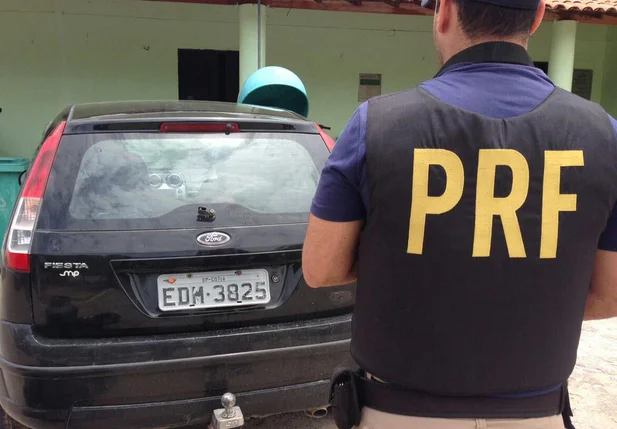 PRF apreende veículo em Fronteiras