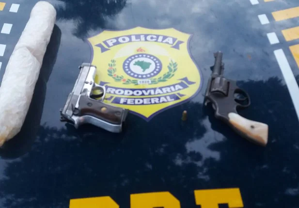 PRF prende dois homens com armas e explosivos em Bom Jesus