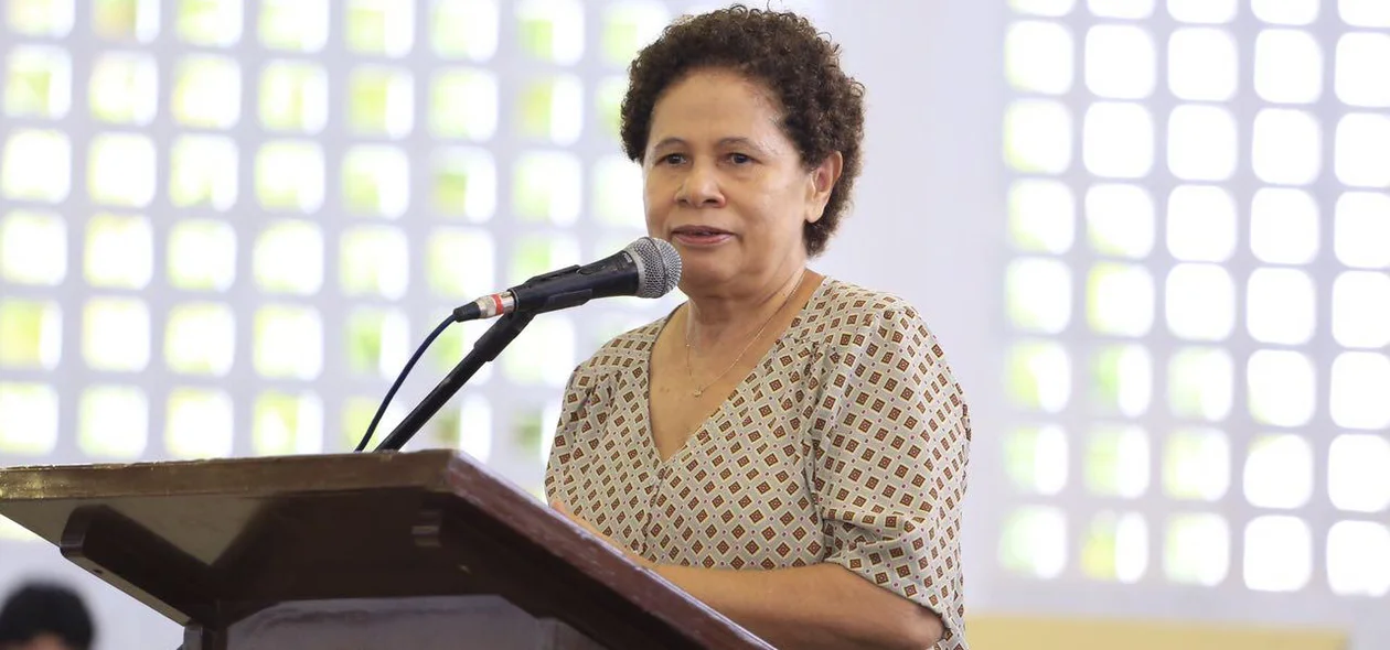 Senadora Regina Sousa