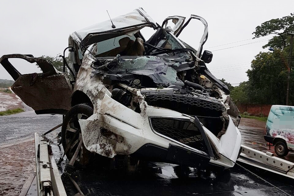 Veículo ficou destruído