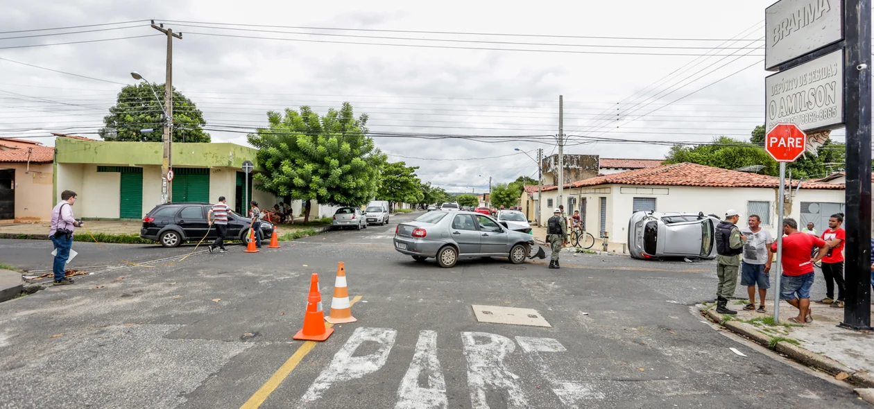 Acidente na avenida João Cabral 
