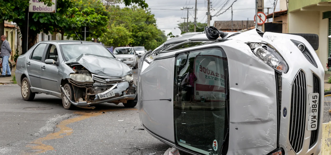 Acidente na avenida João Cabral
