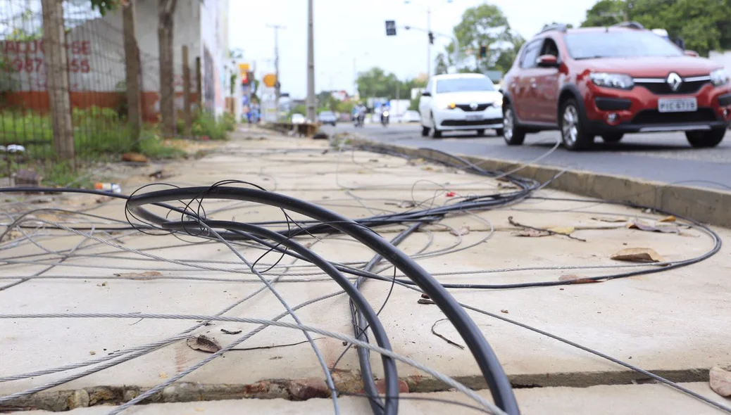 Fios caídos após chuva