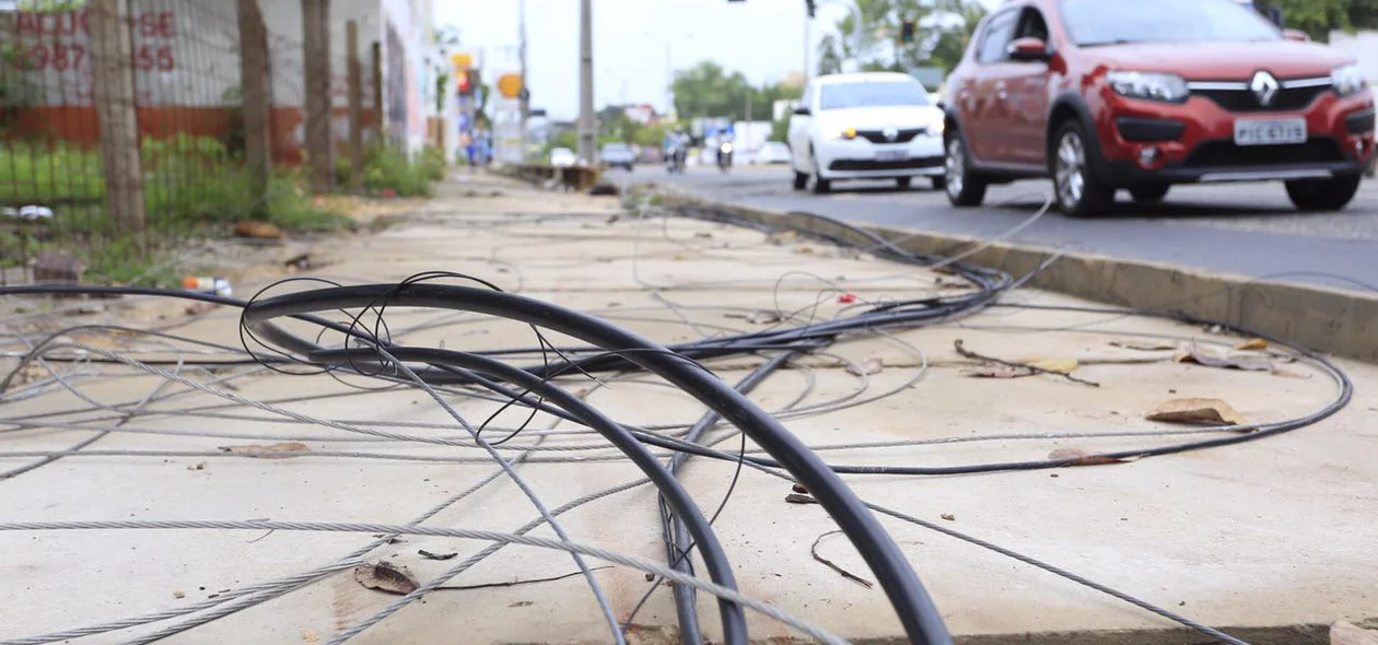 Fios caídos após chuva