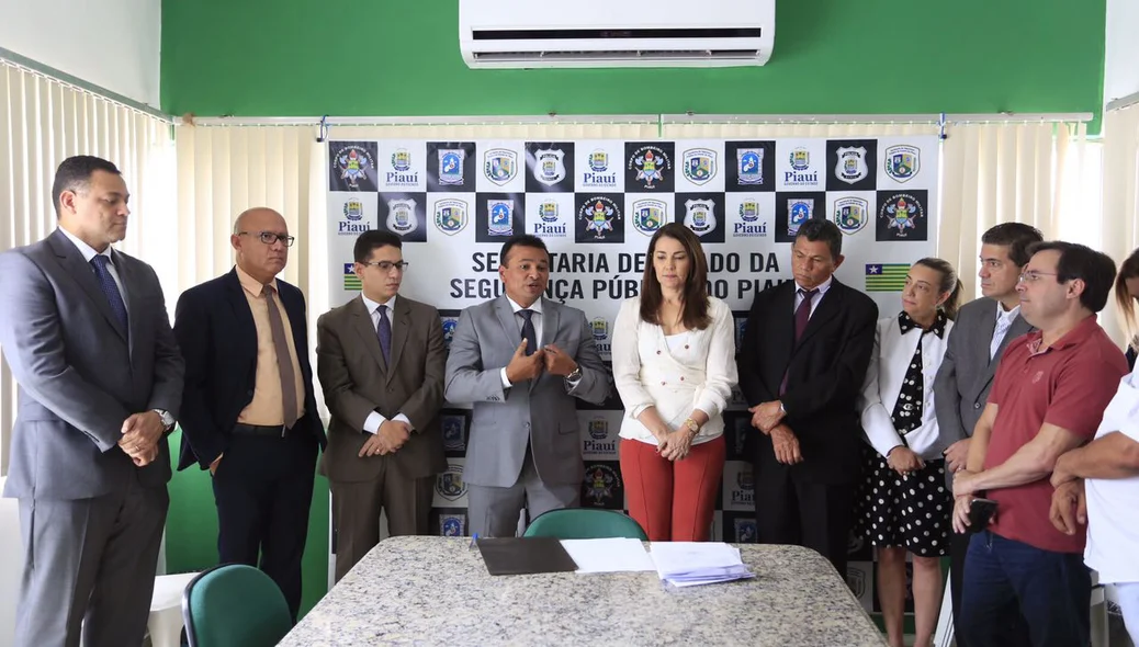 Assinatura de ordens de serviço para a construção das primeiras Unidades Integradas de Segurança Pública