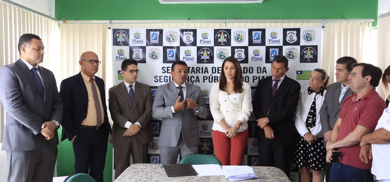 Assinatura de ordens de serviço para a construção das primeiras Unidades Integradas de Segurança Pública