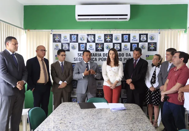 Assinatura de ordens de serviço para a construção das primeiras Unidades Integradas de Segurança Pública