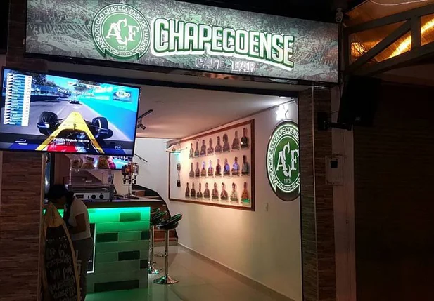 Bar temático em homenagem ao time da Chapecoense em Medelín