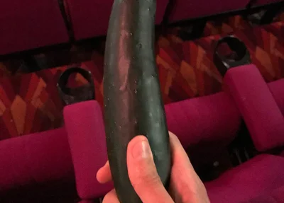 Lanterninha acha pepino em cinema da Austrália