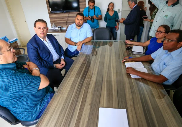 Autoridades participaram da reunião