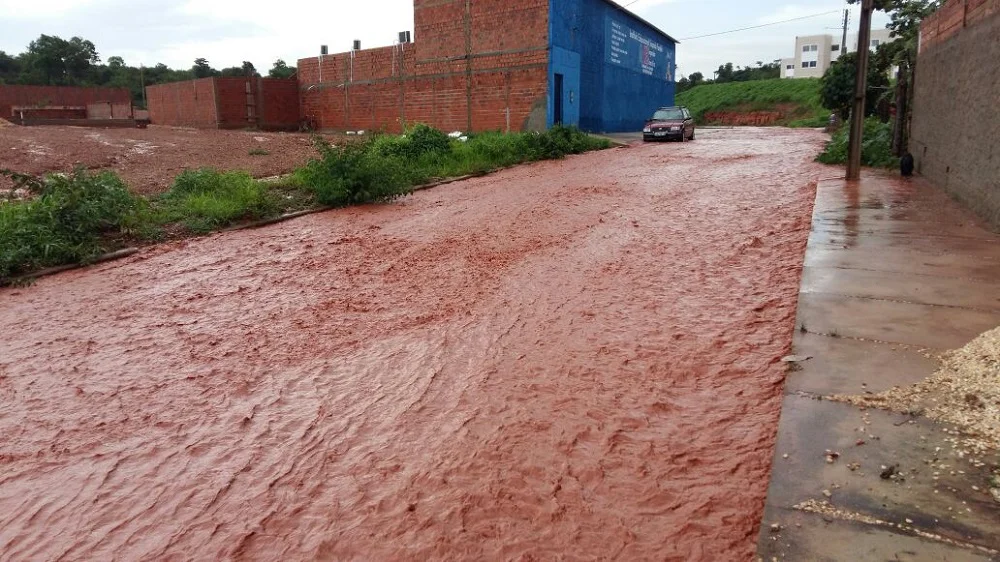 O acesso às ruas ficou impedido após forte chuva no Vale do Gavião