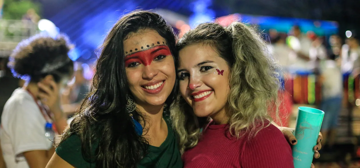 Amigas curtindo o corso de Teresina 