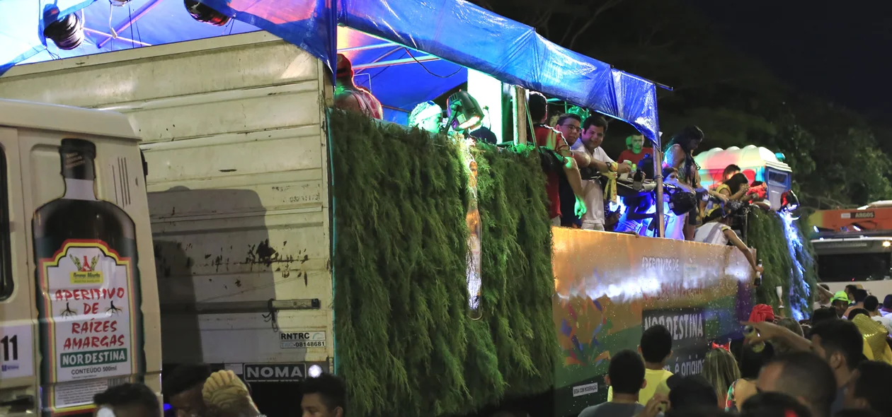Caminhão Raízes Armagas participa do Corso de 2017