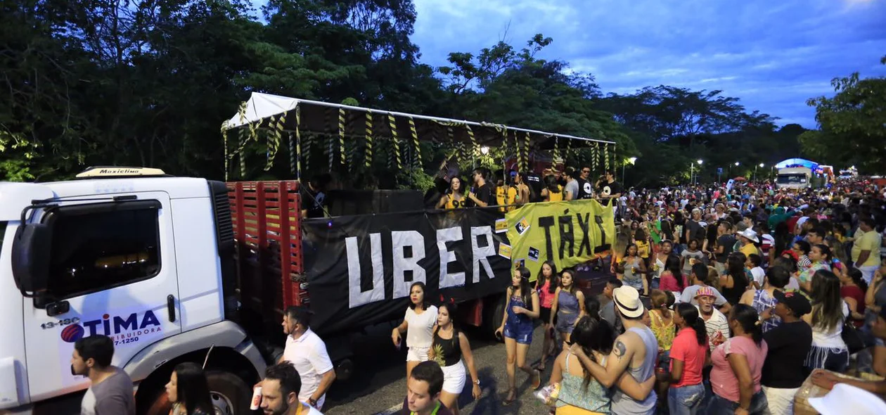 Caminhão Uber X Táxi