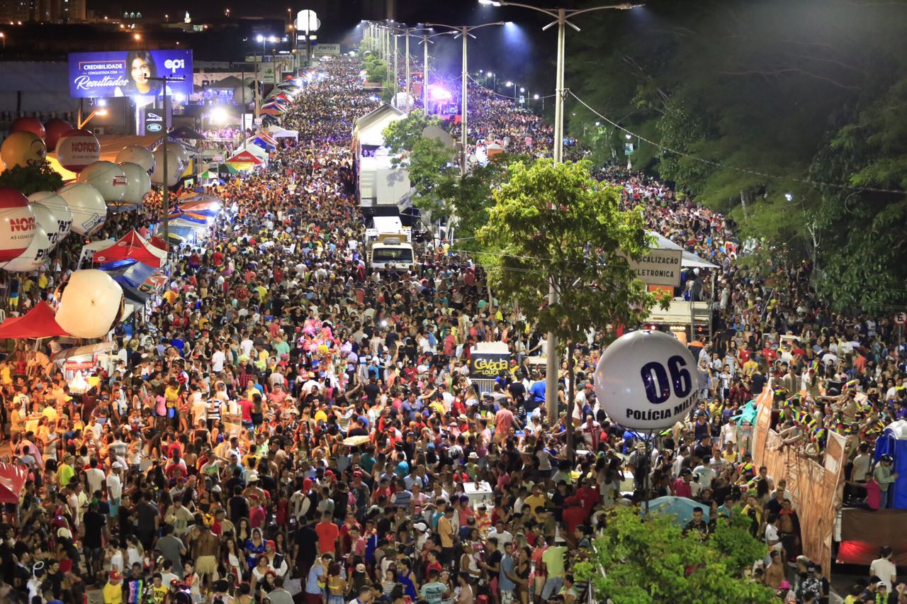 Corso levou multidão para a Avenida Raul Lopes