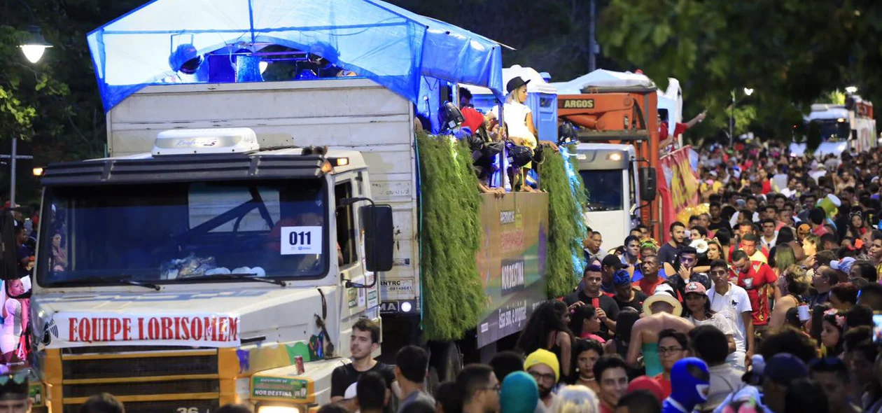 Desfile de caminhões no Corso de Teresina 2017