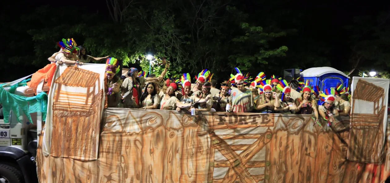 Desfile de caminhões no Corso do Zé Pereira 2017