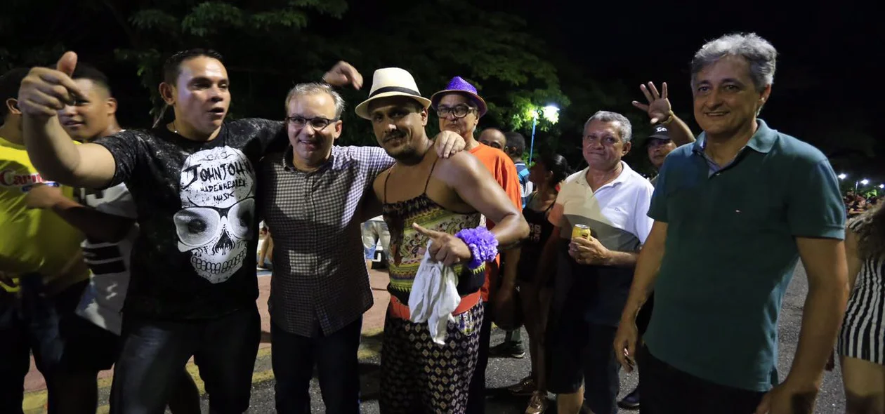 Firmino Filho com foliões no Corso 2017