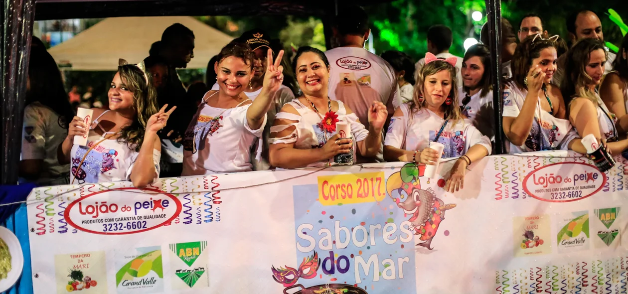 Foliões no Corso  