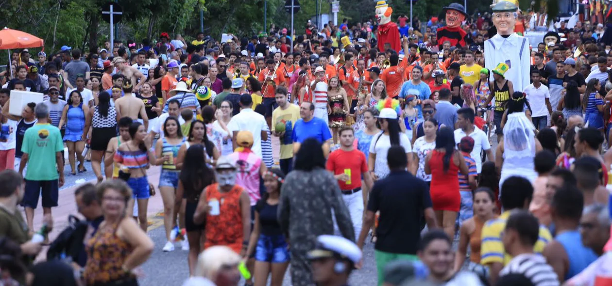 Foliões no desfile do Corso 2017