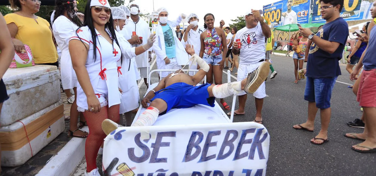 Grupo de foliões na festa do Corso 2017