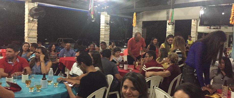 Professores e convidados no jantar
