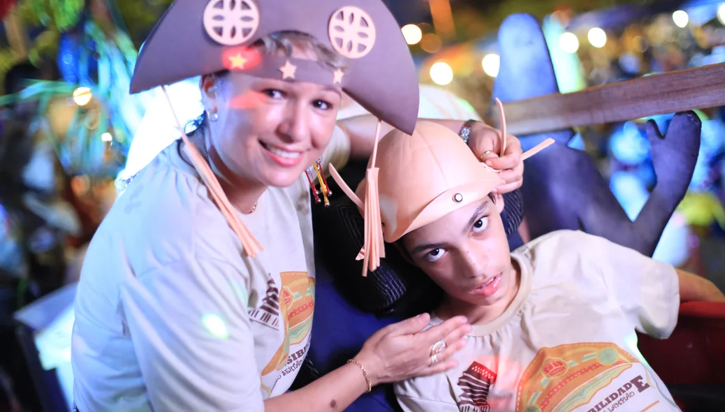 Samara Costa com o filho Edson Neto no Corso 2017