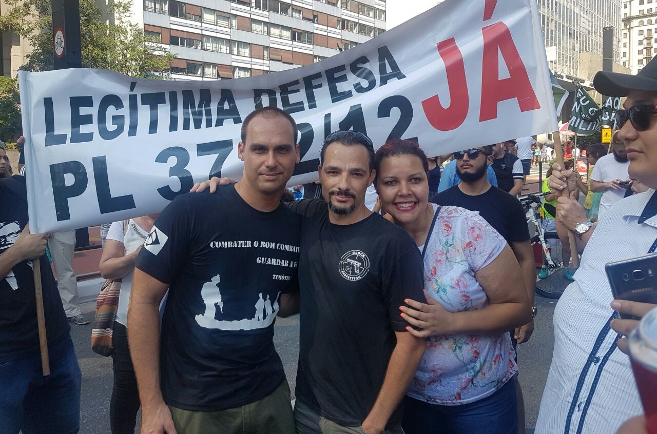 Manifestantes fazem ato contra Estatuto do Desarmamento