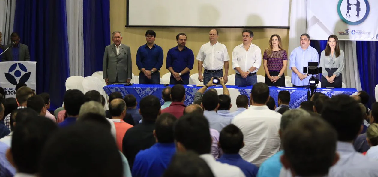 Evento de filiação do PP aconteceu no Cine Teatro da Alepi