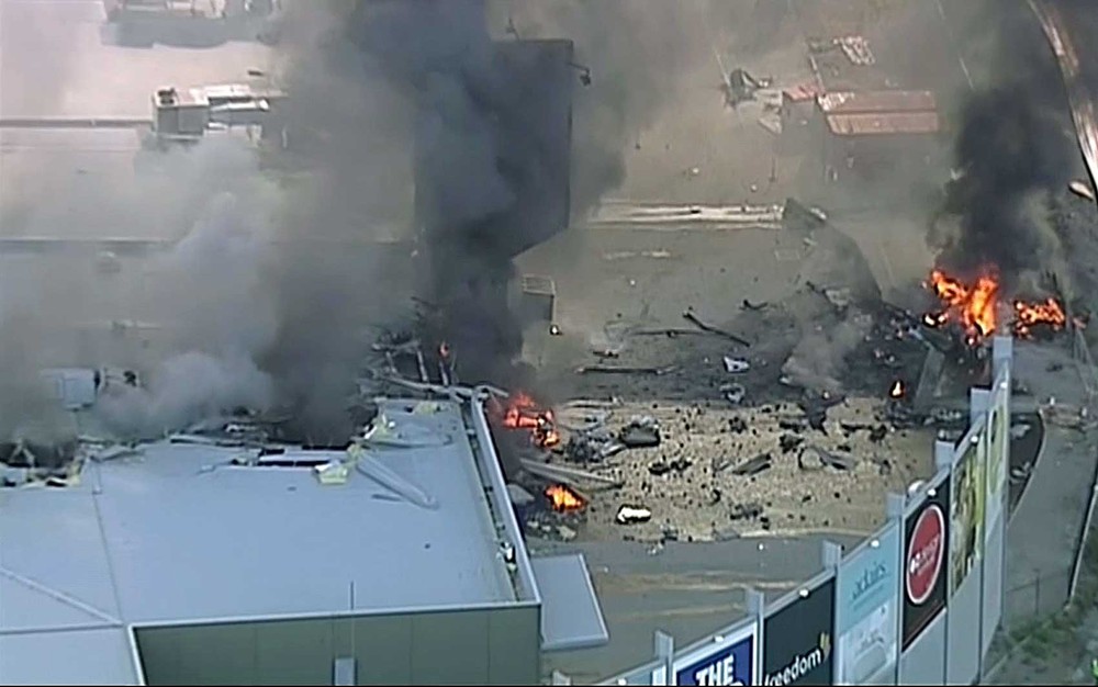 Destroços do avião que caiu em shopping da Austrália