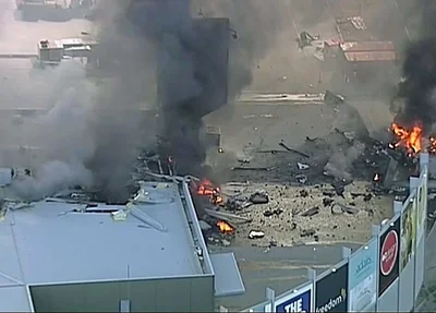 Destroços do avião que caiu em shopping da Austrália