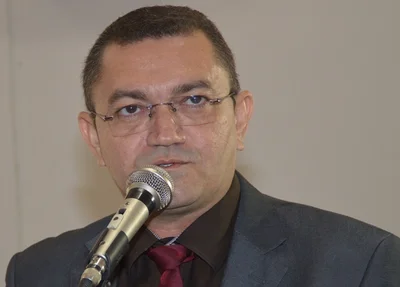 Padre Walmir nomeia novos comisisonados e eleva gastos com a folha