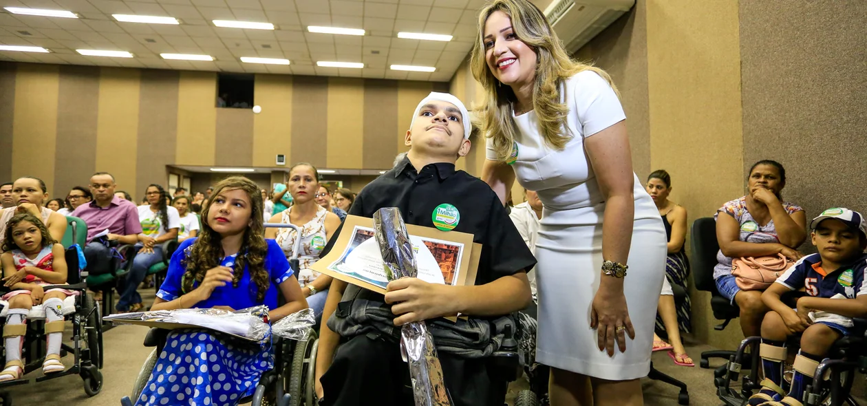 Andréia e Domingos costa recebem homenagem da Deputada Federal Rejane Dias