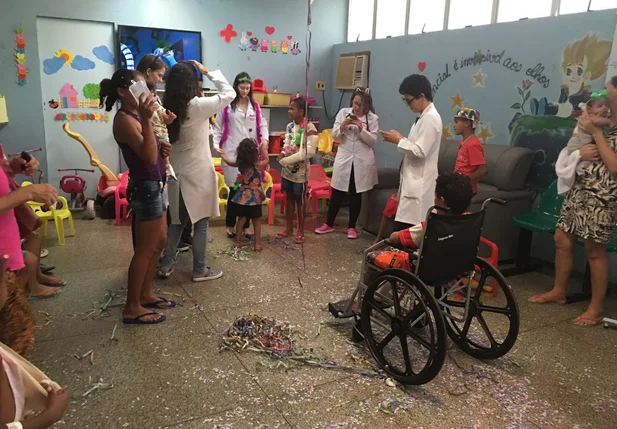 Crianças do setor de pediatria do Hospital de Urgência de Teresina ganham festa de carnaval