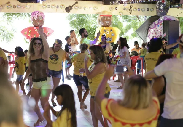 Bloco do Paçoca Anima foliões em Teresina