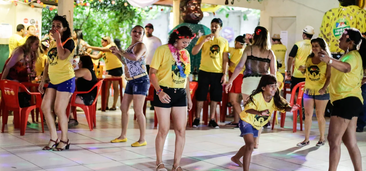 Bloco do Paçoca anima foliões no bairro Saci em Teresina 