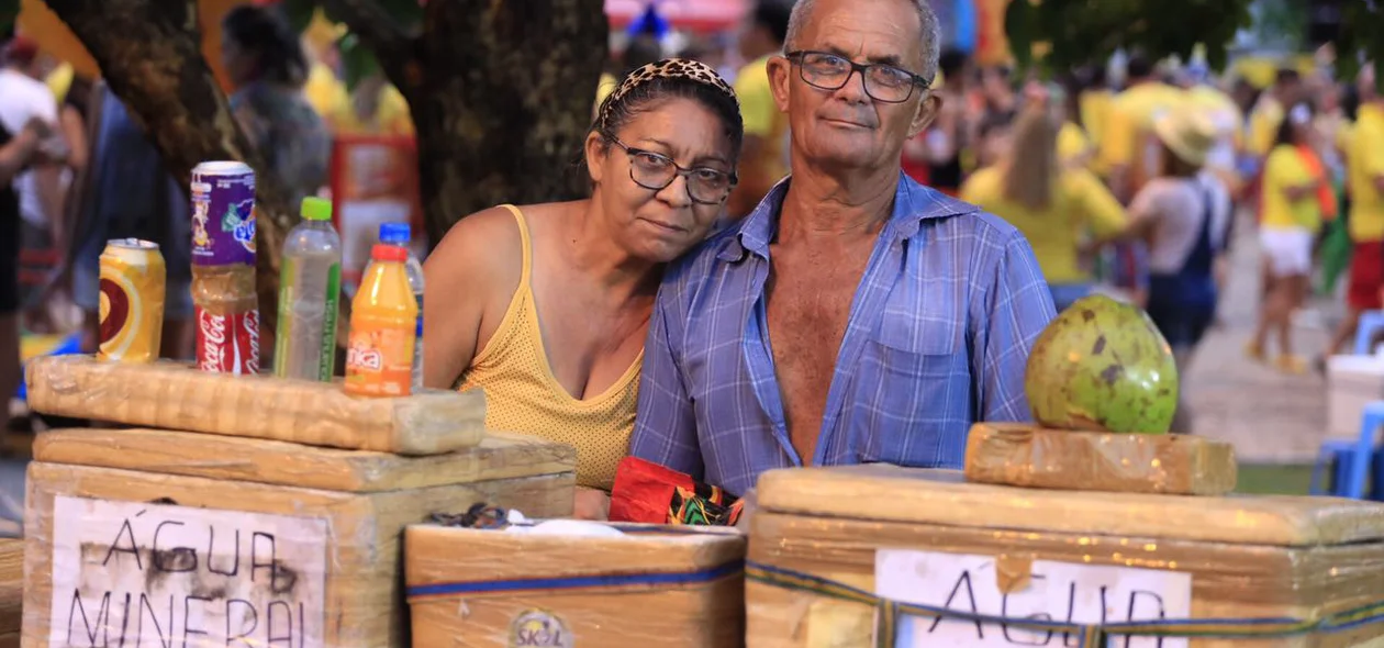Casal aproveita para adquirir renda extra no Carnaval de Teresina