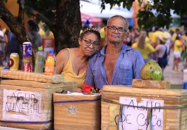 Casal aproveita para adquirir renda extra no Carnaval de Teresina