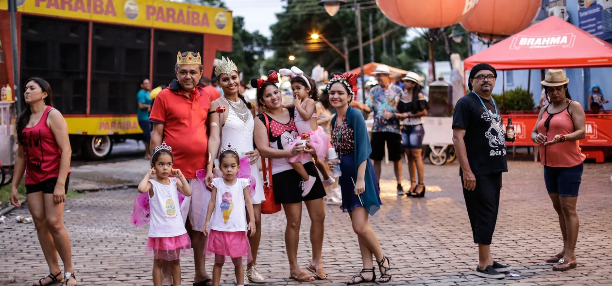 Foliões no Sanatório Geral