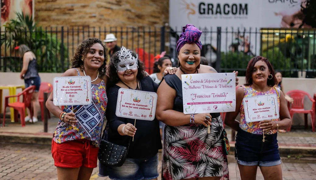 Foliões no Sanatório Geral 