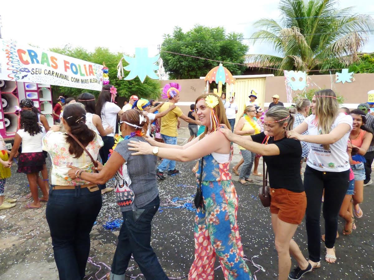 Idosos de Cocal animam carnaval